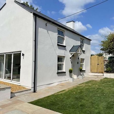 Charming Cottage Close To M4 Bridgend 브리젠드 외부 사진